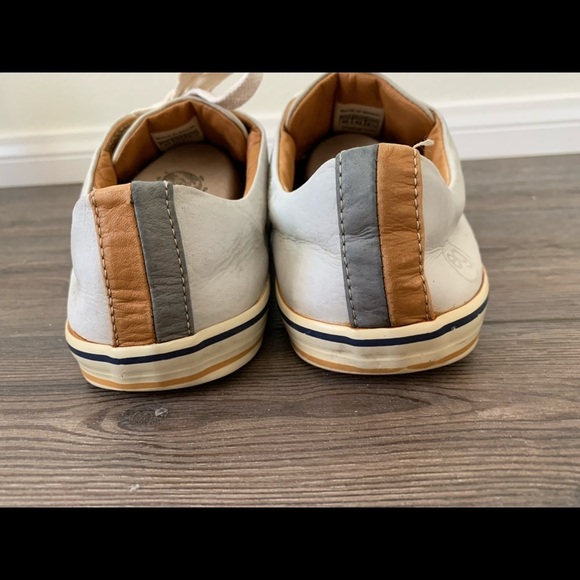 Shoes - Picture 3 of 9